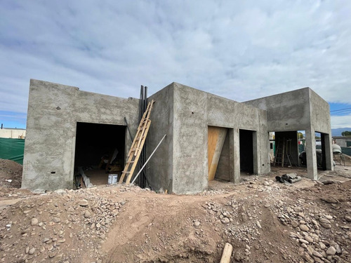 Casa En Venta - Bº La Quebrada - Lujan