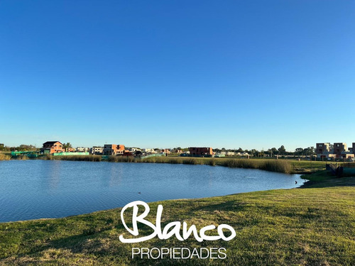 Imagen 3 de 18 de A La Laguna! Lindísimo Lote De 633 Metros En El Barrio Santa Ana - Villanueva
