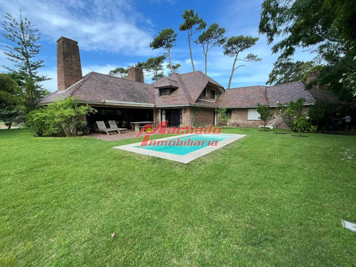 Hermosa Casa En Golf, Punta Del Este