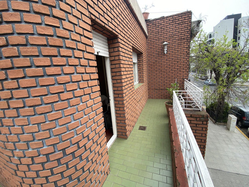 Venta Casa 5 Ambientes Con Patio Y Cochera Cubierta En Villa Del Parque