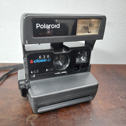Imagem 1 de 5 de Câmera Polaroid Sem Testar No Estado Pra Decoração.