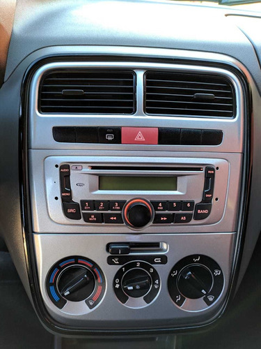 Fiat Punto 1.4 Attractive Flex 5p 2012