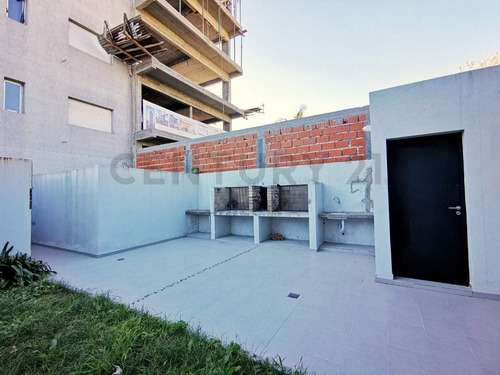 Departamento De 1 Dormitorio Con Terraza Privada En Venta En La Plata