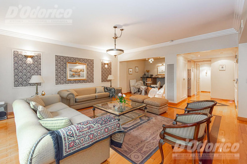 Exclusivo Piso De 4 Dormitorios En Suite 2 Cocheras Y Baulera En Venta En Flores.