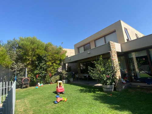 Venta Moderna Casa En Colina