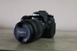 Camara Canon 70d Con Lente 18-135 Y Memoria De 32 Gb