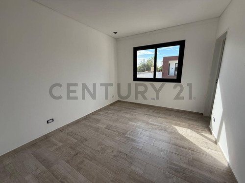 Venta Ph 4 Ambientes Cochera En Complejo Cerrado, Ituzaingo