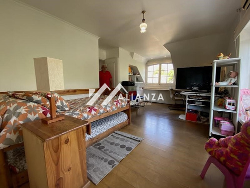Gran Casa Familiar Con Excelente Ubicación