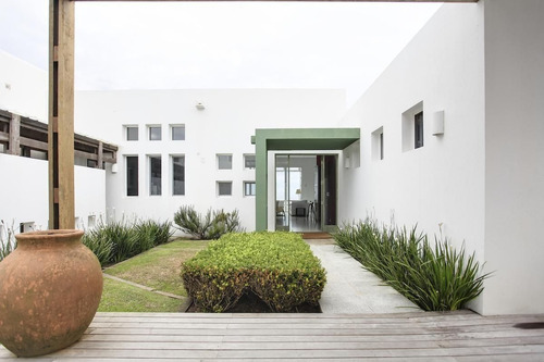 Casa En Venta De 4 Dormitorios En La Barra
