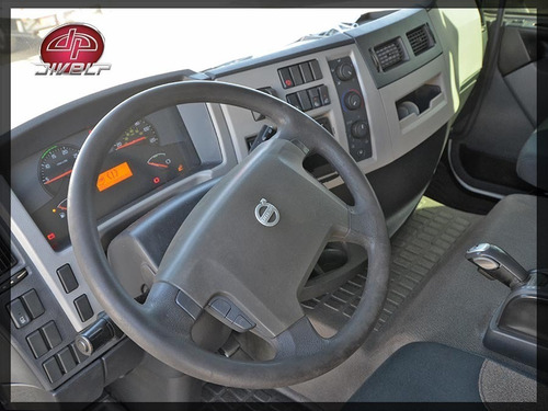 Imagem 13 de 25 de Caminhão Volvo Vm 270 I-shift 8×2 Com Carroceria