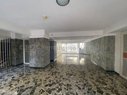 Ampllio Y Remodelado Apartamento En Venta En Altamira 25-21699 Ag