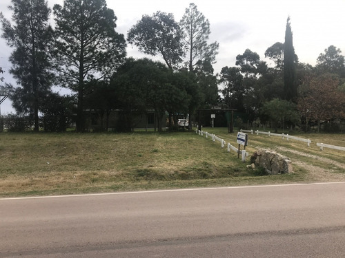 Chacra A 15 Minutos De Punta Del Este. 3 Dormitorios, Casita De Huespedes, Capacidad 10 Personas- Ref: 1135