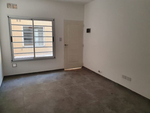 Imagen 4 de 11 de Departamento En Venta En José C Paz
