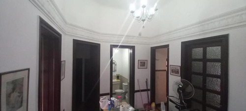 Ph En Venta - 4 Dormitorios 3 Baños - Flores