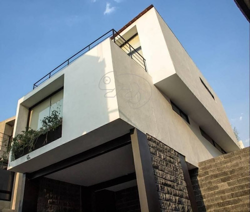 Imagen 2 de 16 de Vendo Casa Moderna Y Elegante En La Sexta Sección