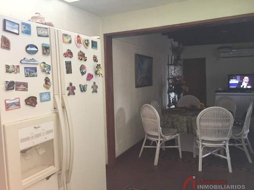 Imagen 4 de 5 de Casa Amplia En La Av.11 Con Punto Comercial De Maraven, Con Anexo Con Entrada Independiente.