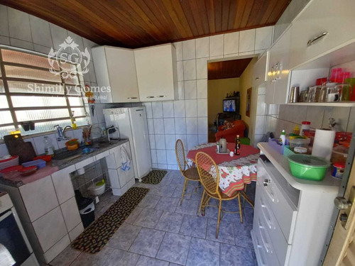 Imagem 10 de 14 de 1.000 M², 02 Dormitórios, Área De Serviço E Pomar !!