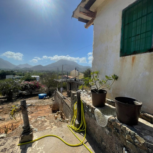 En Venta Casa En El Cardon, Isla De Margarita. Vista Al Mar Y A La Montaña