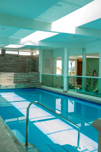Casa Muy Amplia Con Gran Jardín Y Alberca En Tulancingo