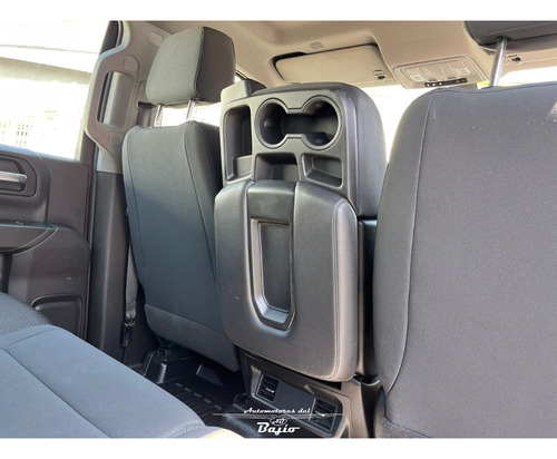 Chevrolet Silverado wt doble cabina 4.3