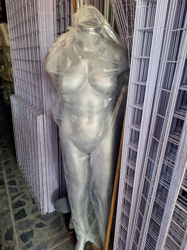 Maniquíe Xl De Mujer Talla 36-40 Sin Brazos Y Cabeza(nuevo) (Usado)