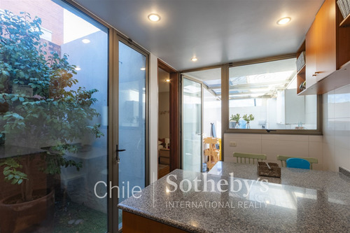 Casa En Venta De 4 Dorm. En Lo Barnechea
