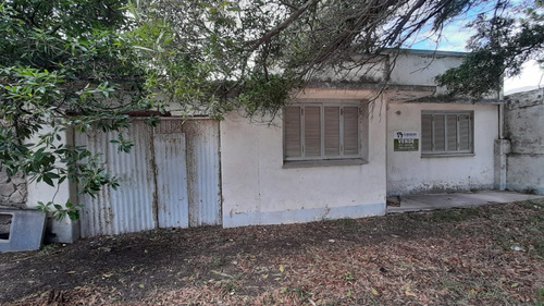 Imagen 2 de 10 de Casa A Reciclar En Claromcó - En 18 E/ 13 Y 15