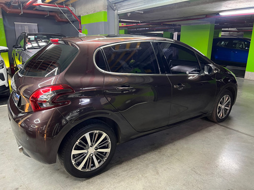 Peugeot 208 1.6 Feline