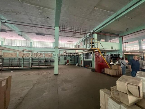 Edificio Industrial / Tipo Galpon (2 Niveles) Venta La Yaguara Mls-24-15436