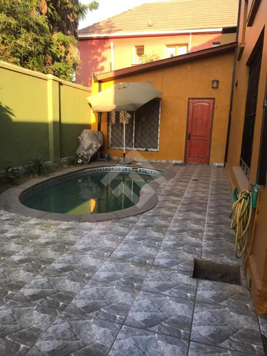 Casa En Venta De 5 Dorm. En Ñuñoa