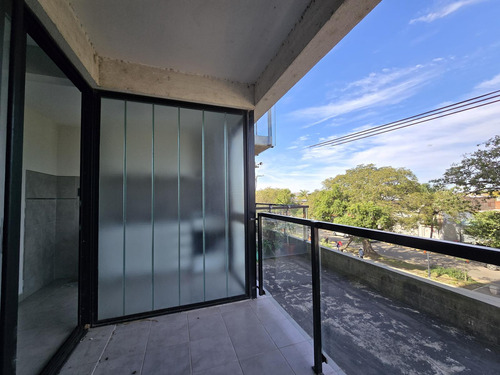 Semipiso De Un Dormitorio, Cocina Sectoriazada, Escritorio, Un Baño Y Dos Balcones, Cochera Opcional