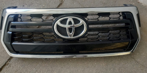 Parrila Toyota Hilux 2016-2019