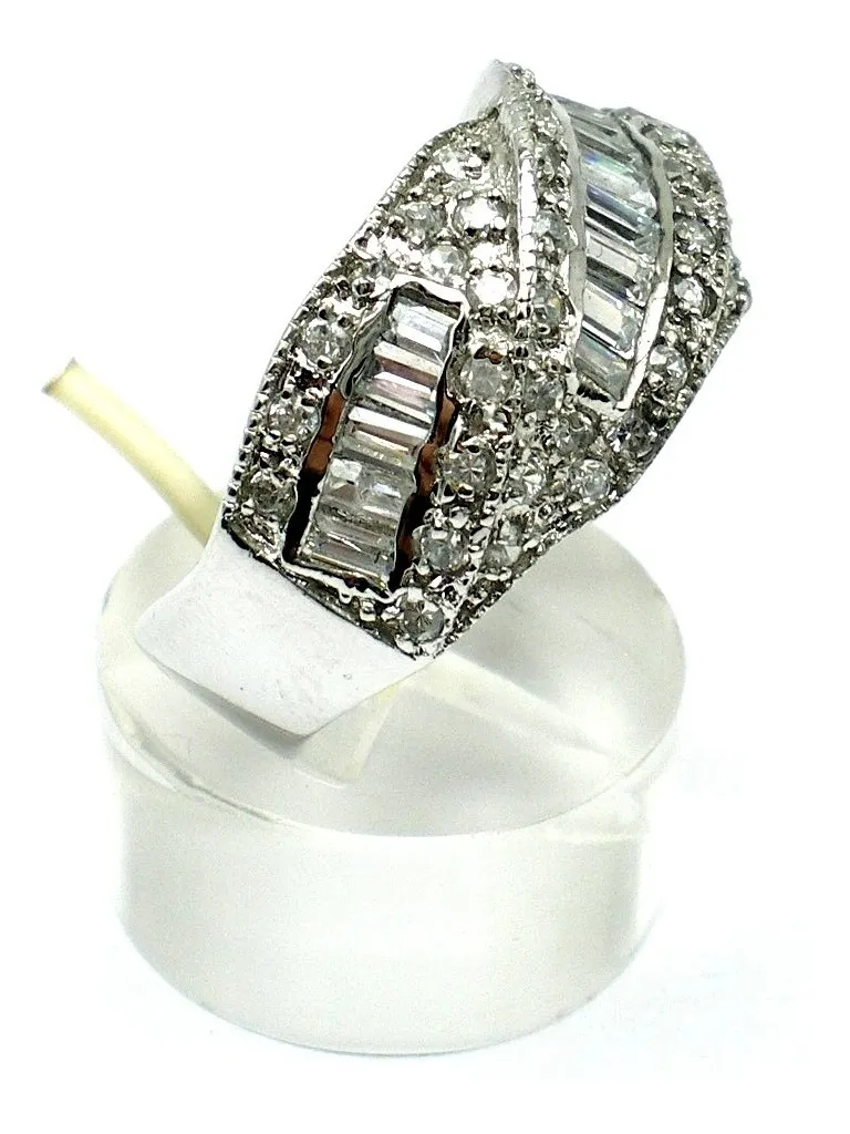 Anillo De Plata 925 Rodinada Y Zafiros Blancos