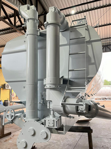 Silo Para Transporte De Ração Imoto, Com Sistema De Recolha.