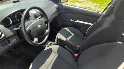 Imagen 12 de 15 de Chevrolet Aveo 2018 1.6 Ls Mt