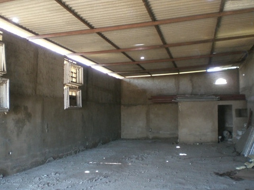 Imagen 6 de 12 de Galpón Adecuado Para Deposito O Taller Mecánico U Otros.