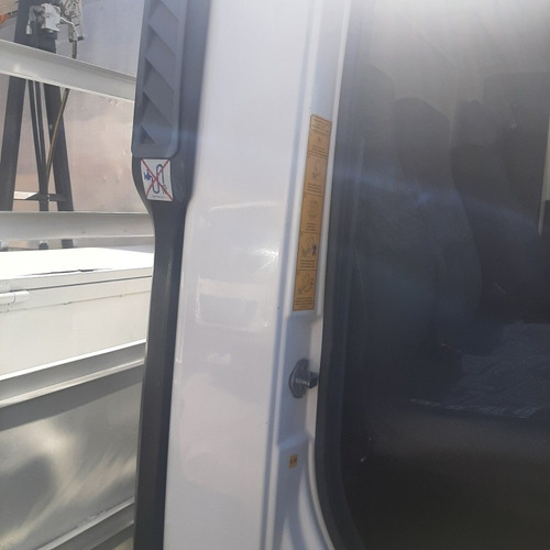 Imagem 8 de 13 de Caminhão 3/4 Mercedes-benz Accelo 815 Cesto Aéreo
