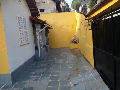 Casa 2 Qts Próximo A Praça Pasteur