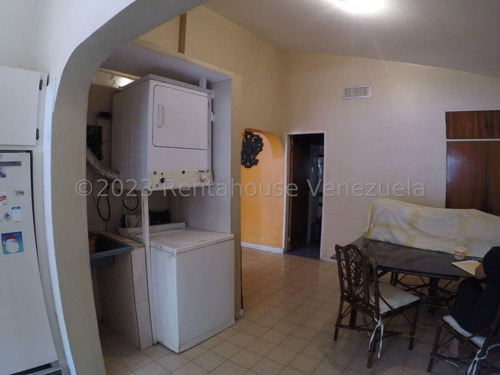 Amplia Casa Ubicada En Zona Norte, Con Destino Como Posada 23-23727, Eloisa Mejia