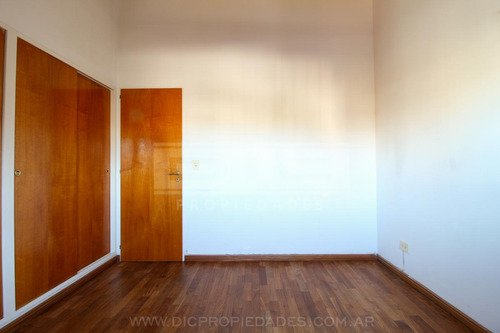 Departamento 3 Ambientes Con Balcon. Prox A Av Centenario