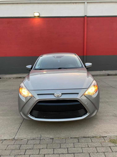 Toyota Yaris 1.5 R Le Mt 2016