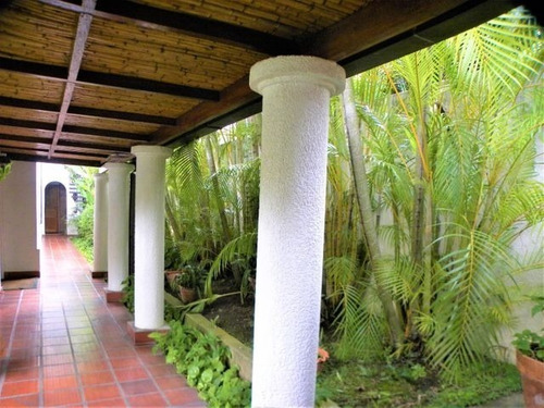 Imagen 10 de 30 de Casa Venta Los Palos Grandes Luz Marina Cardona.rah