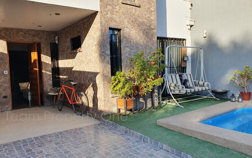 Imagen 2 de 25 de Gran Casa Moderna, Barrio Consolidado