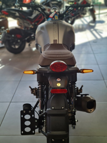 Imagen 6 de 11 de Vento Rocketman Buen Fin Con Casco, Bocina Y Placas Gratis
