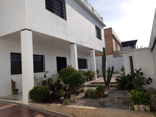 Imagen 3 de 14 de Vendo Casa La Atlantida. 450mts.2niveles, 5hab, 4baños, Tanq