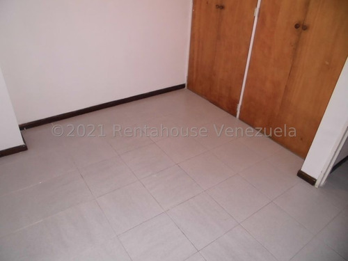 Imagen 16 de 17 de Apartamento En Venta 22-3681