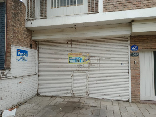 Venta De Amplios Locales Comerciales