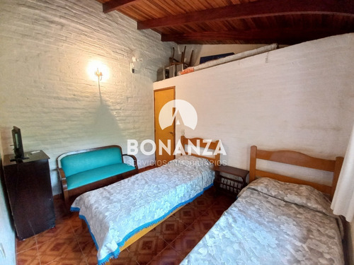 Piriápolis Punta Fría Casa En Venta 350 Mts De La Playa San Francisco. 589 Mts De Terreno Esquina. Salida A Dos Calles.