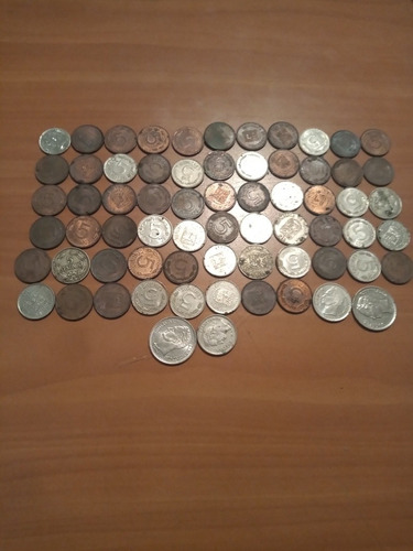 Monedas Venezolanas De 5 Céntimos Y También De Varias 