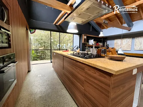 Casa En Venta En Alto Del Escobero. Cod V775211